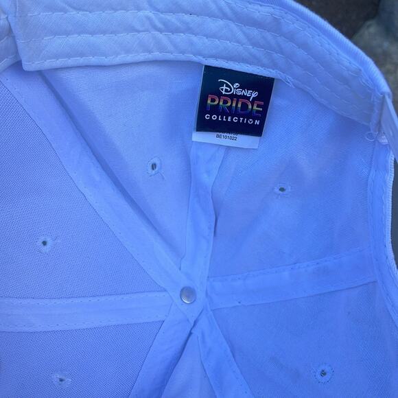 Disney PRIDE Collection Mickey Rainbow icon white hat snapback NEW - Picture 2 of 7